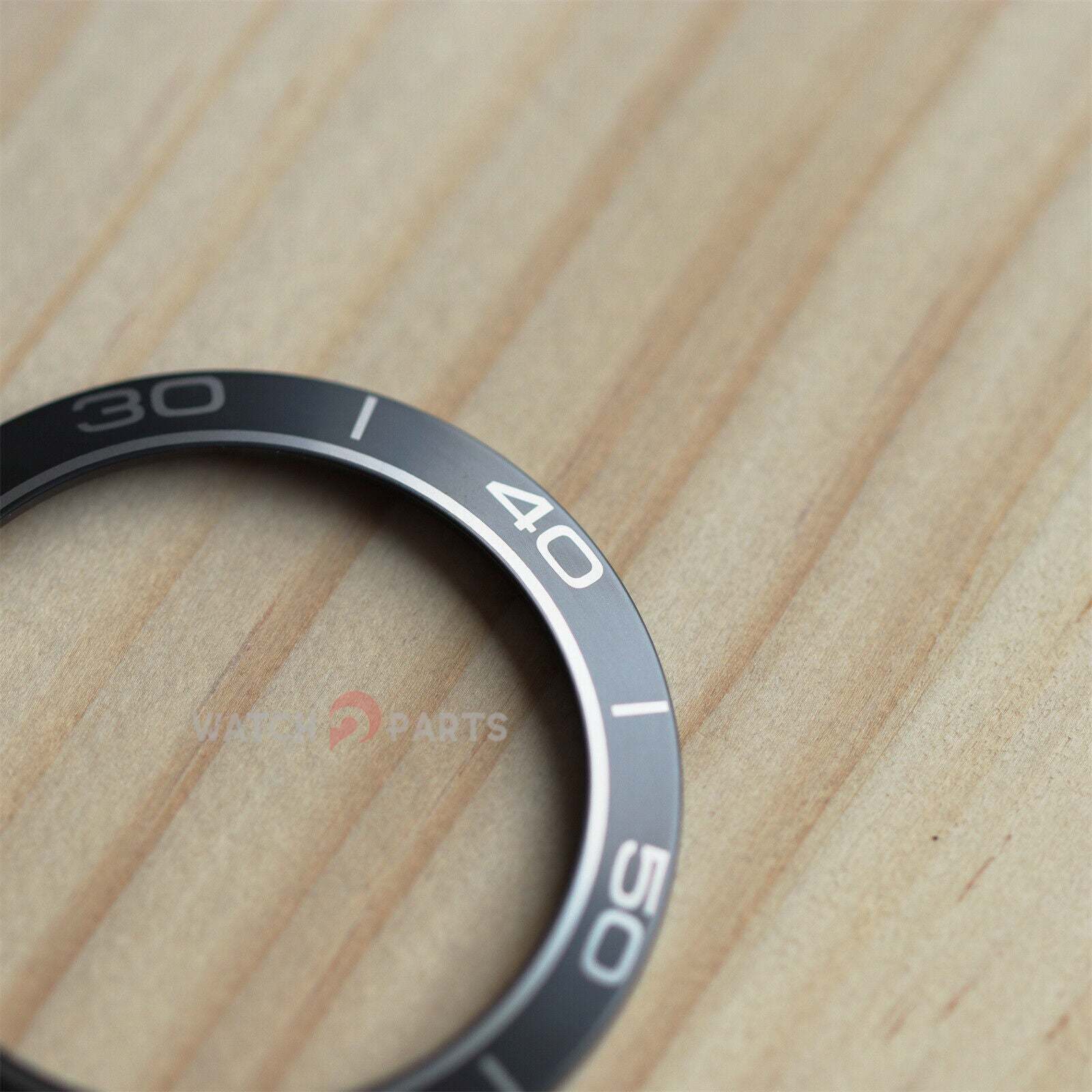 Guarda la lunetta in ceramica  - Watches Omega recensione e prezzo
